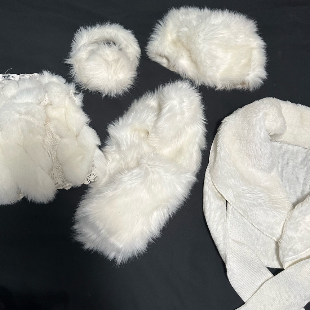 Set of white faux fur winter accessories: